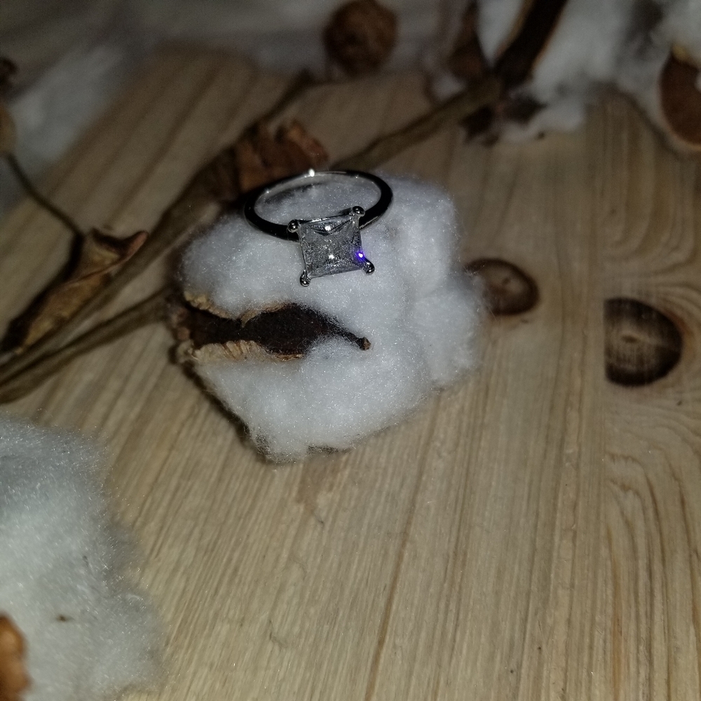 💍💍Gorgeous 2 Carat White Sapphire ring - Picture 6 of 8